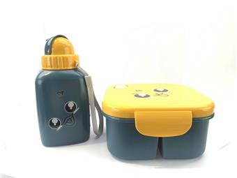 Three grid square lunch box+600ML cartoon kettle (with spoon) Material: PP,SILICONE   ITEM NO.： W007473