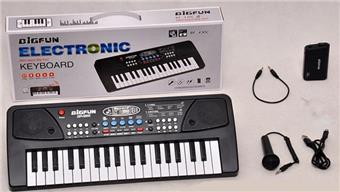 37 key electronic keyboard with microphone/audio cable/USB cable/battery pack   ITEM NO.： W039863