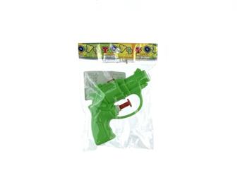 Hot selling gifts include imitation solid colored small toys with left wheels and small water guns   ITEM NO.： W028855