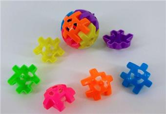 Small football blocks spinning on the ground   ITEM NO.： W028563