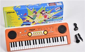 37 key electronic keyboard with microphone/USB cable   ITEM NO.： W039856