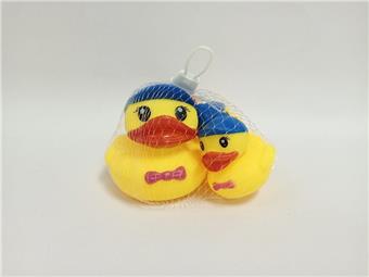 Mid sport duck paired with 2 ducklings   ITEM NO.： W041864