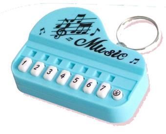 Keychain, small piano, decompression game console, wonderful music   ITEM NO.： W049206